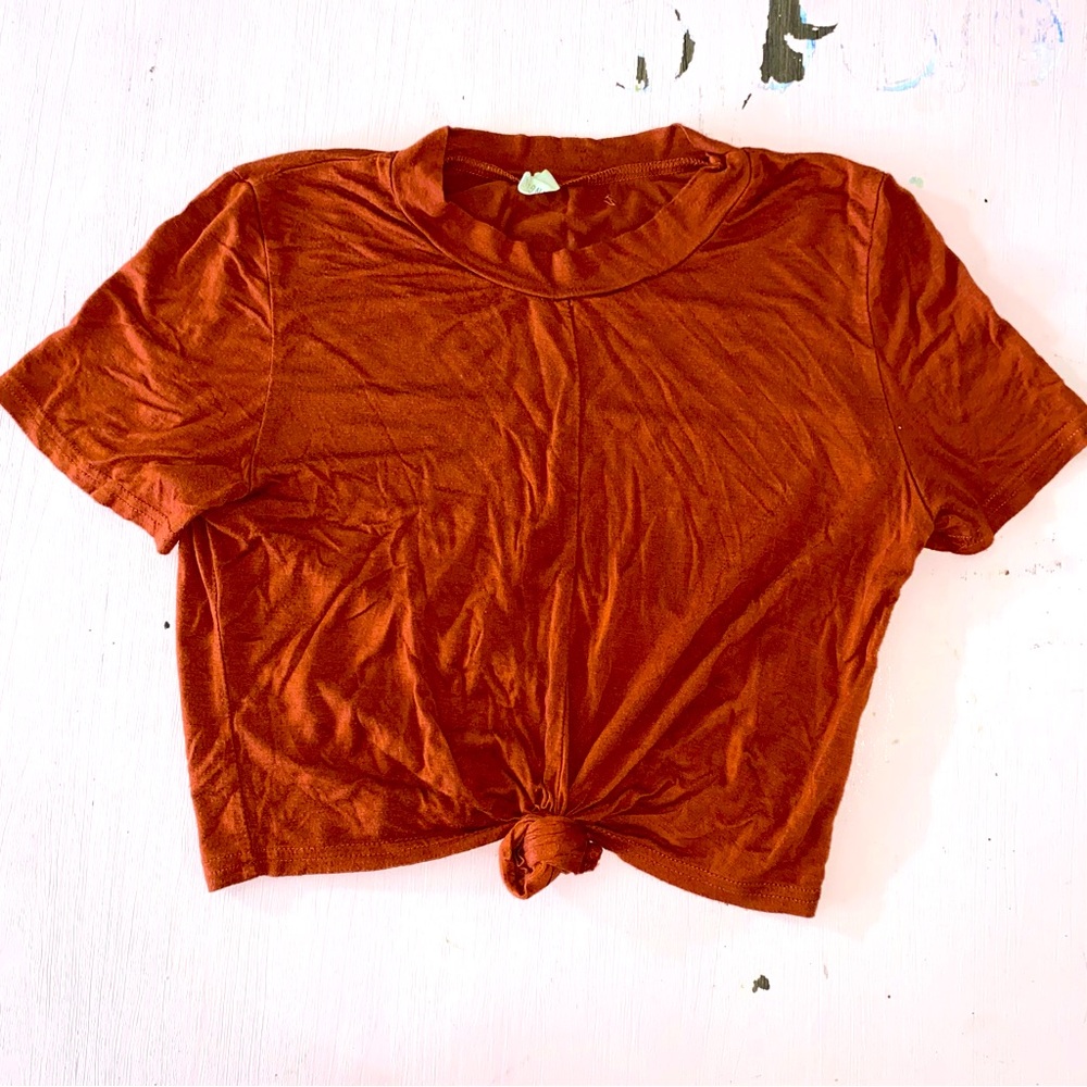 The Hanger Knot Front Cropped T Shirt Rust Short Sleeve Tee Red Orange Tie Large